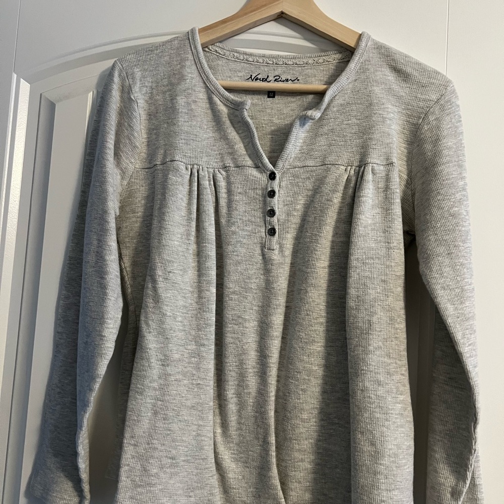 North River Outfitters Light Gray Women's Top